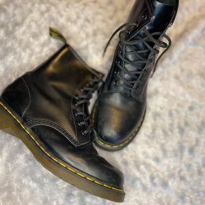 Gently used Dr.Martins w/ Air cushion sole